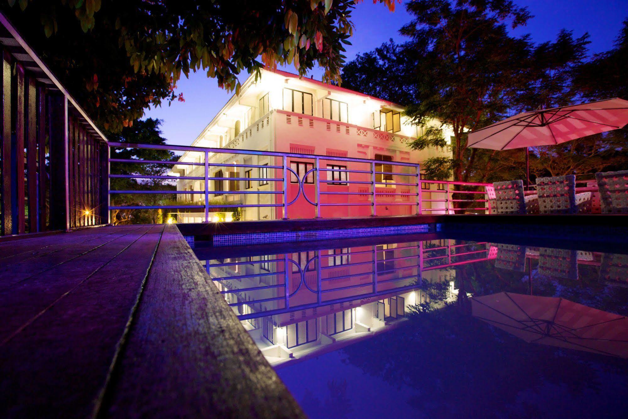 Raintr33 Hotel สิงคโปร์ ภายนอก รูปภาพ