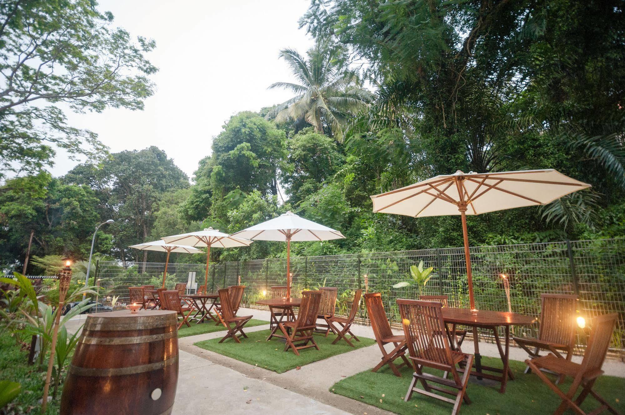 Raintr33 Hotel สิงคโปร์ ภายนอก รูปภาพ