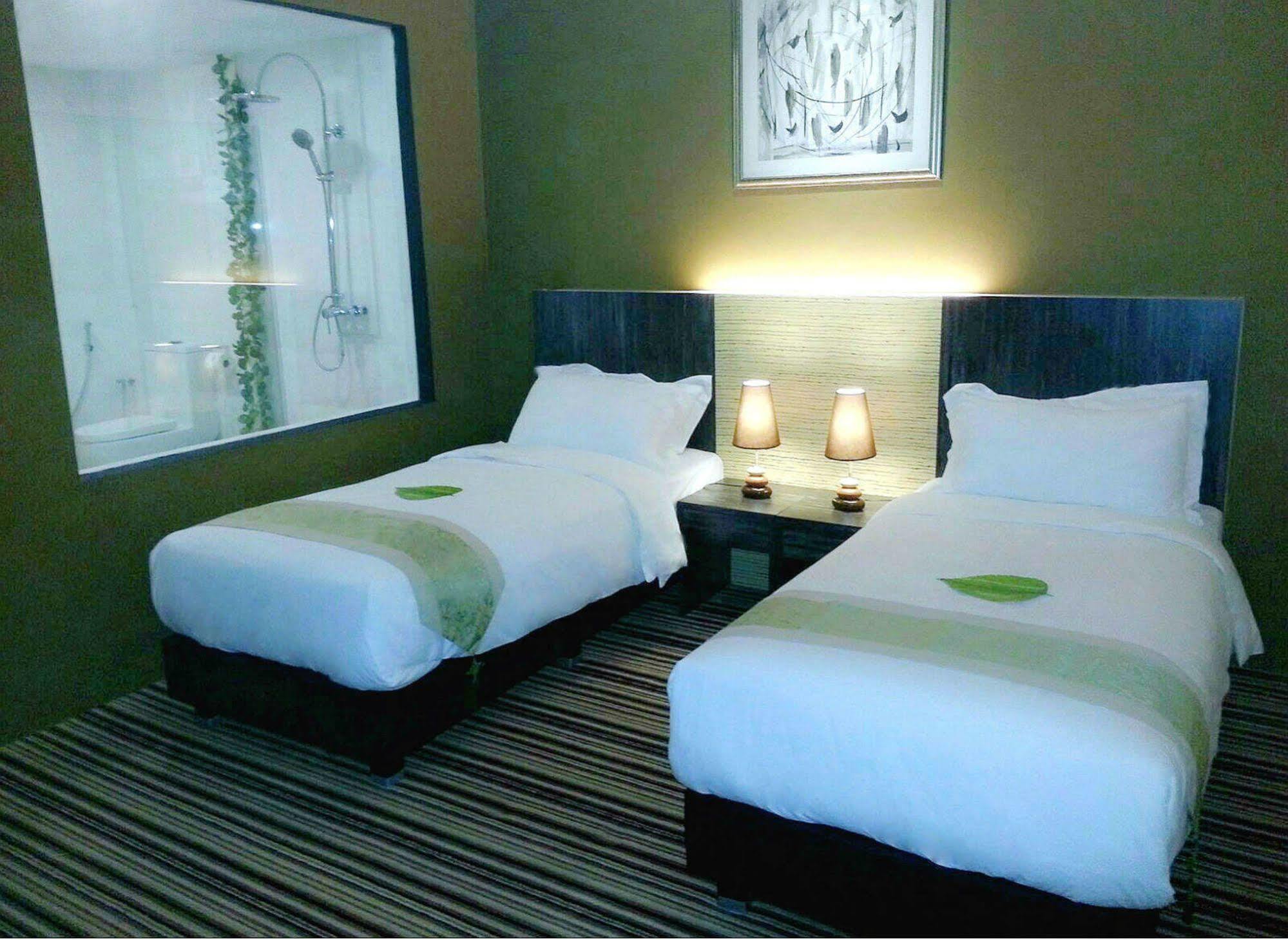 Raintr33 Hotel สิงคโปร์ ภายนอก รูปภาพ